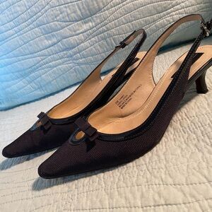Sling back kitten heals